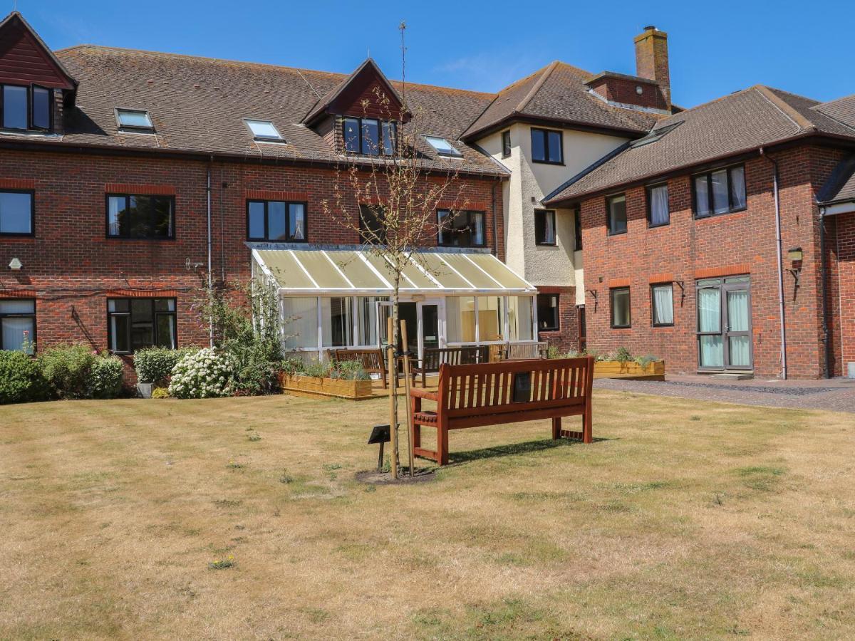 Вилла Flat 33 - Marine Court Литлхемптон Экстерьер фото